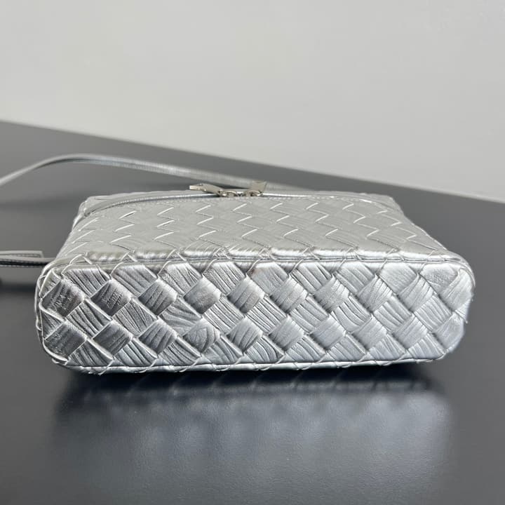 Bottega Veneta Vanity Case Shoulder Bag – Christmas Limited Edition in Metallic Gold