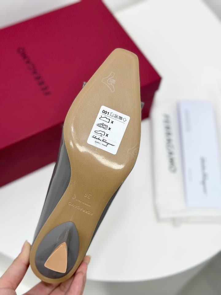Ferragamo Vara Patent Leather Square Toe Pumps in Black Patent Leather (1cm Heel)