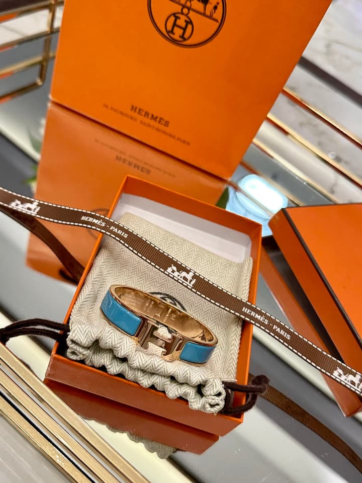 Hermès H-Letter Oval Enamel Bracelet in Gold H Logo Creamy Beige Band