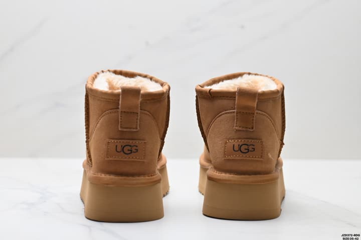 UGG Classic Ultra Mini Platform Snow Boots in Classic Chestnut