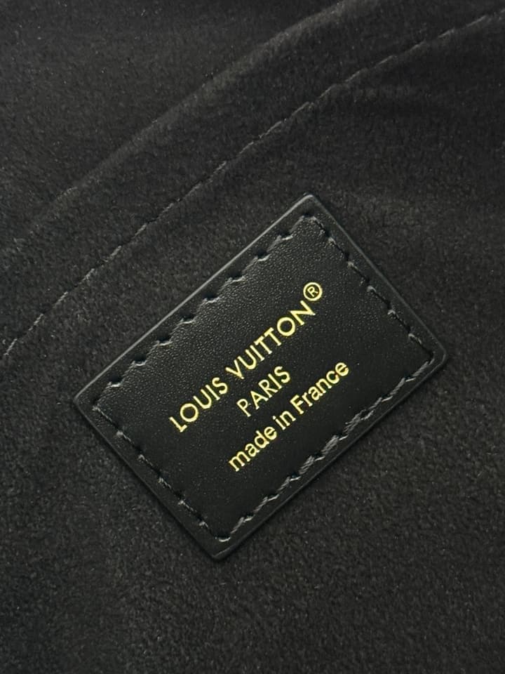 Louis Vuitton OnTheGo Tote Handbag in Black Embossed Leather Tote