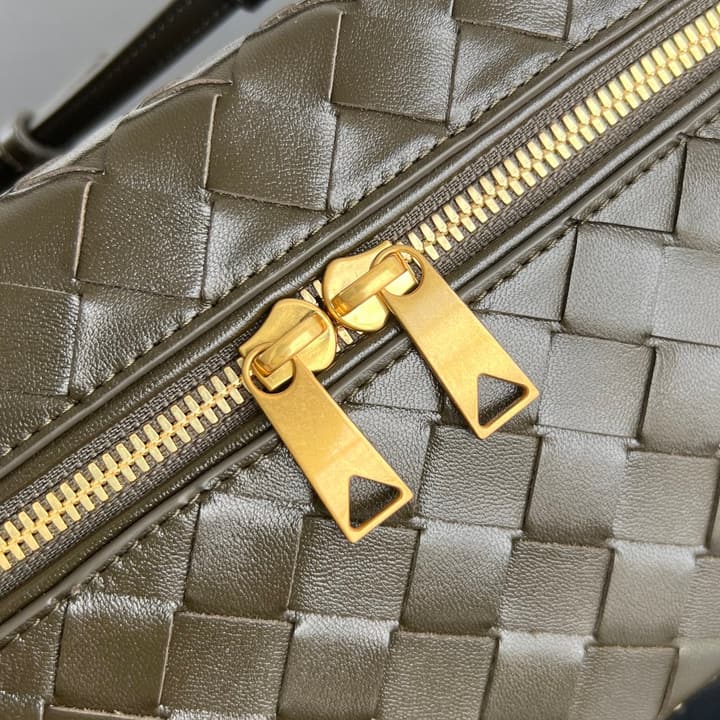Bottega Veneta Intrecciato Vanity Case in Cream