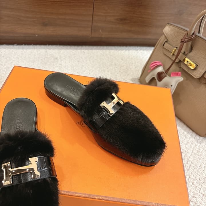 Hermès Mink Suede Loafers & Mules – Autumn/Winter Collection in Black Fur With Gold H