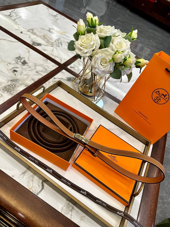 Hermès Slim Leather Belt – 2.0cm in Black With Silver Buckle