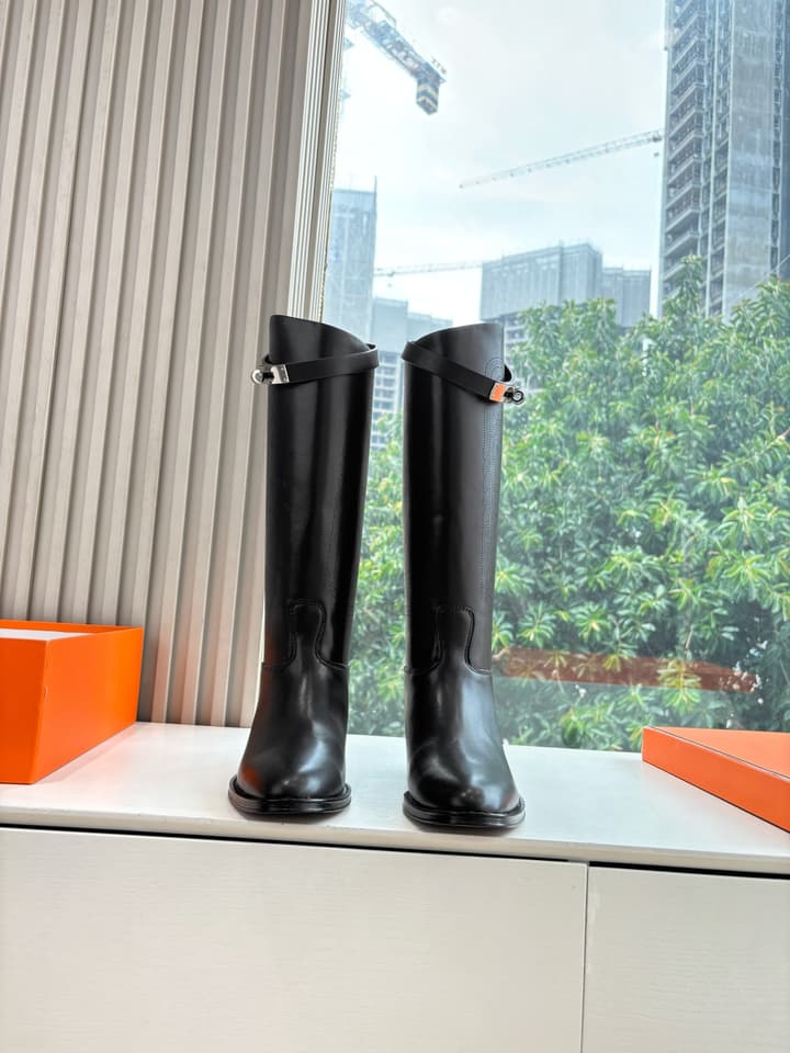 Hermès Classic Knee-High Boots – 2025FW in Assorted Buckle Riding Boots Display