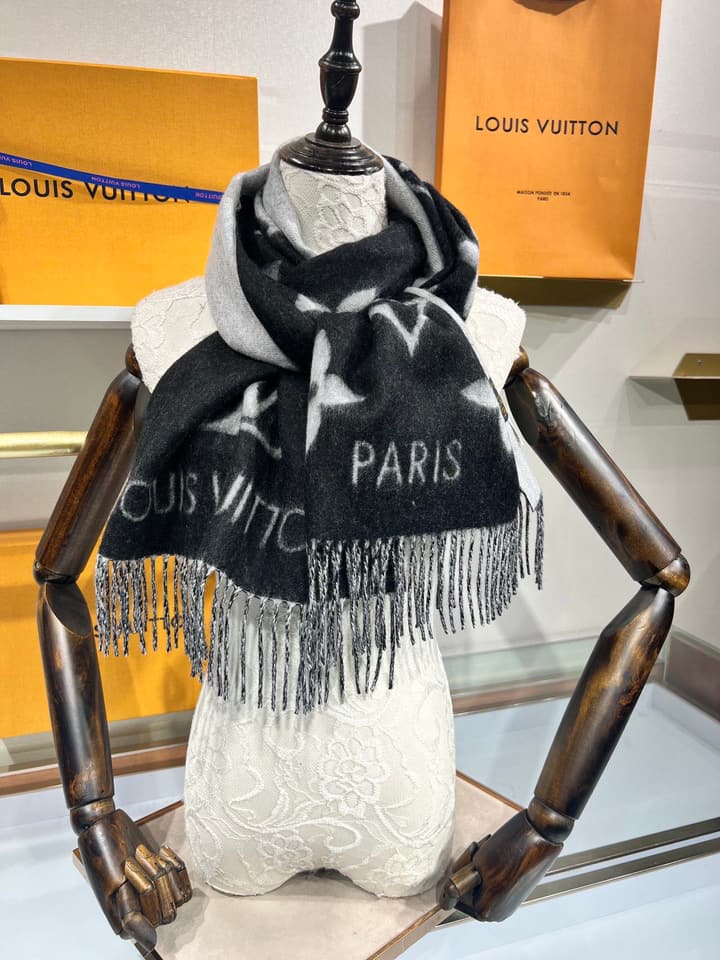 Louis Vuitton Reykjavik Cashmere Scarf/Shawl
