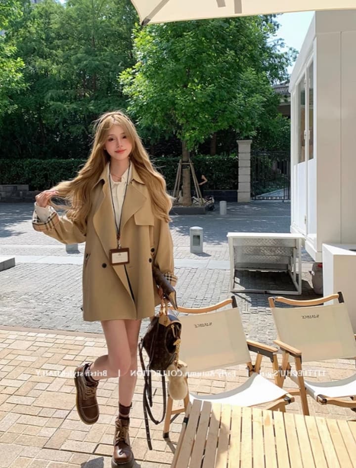 Burberry Short Trench Coat in Short Khaki Trench Coat