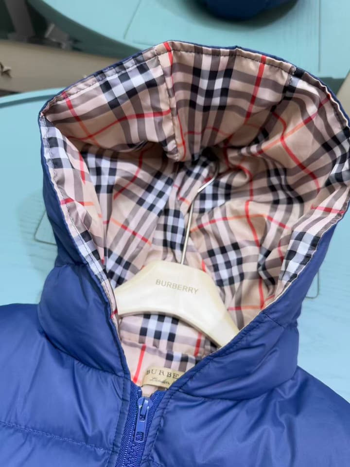 Burberry Classic Logo Puffer Jacket – Kids Collection – 2025SS in Deep Blue With Plaid Lining