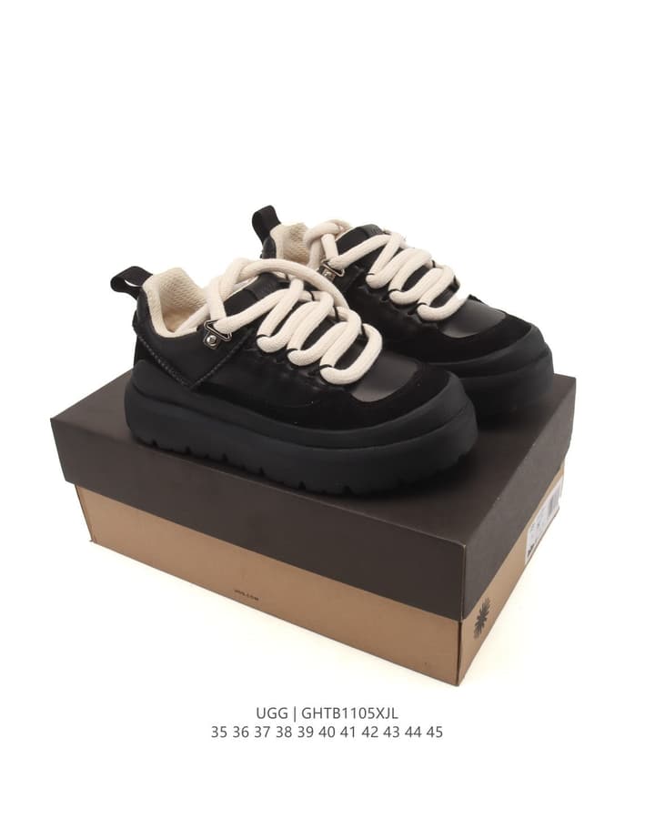UGG Retro Low-Top Ankle Boots in All Black