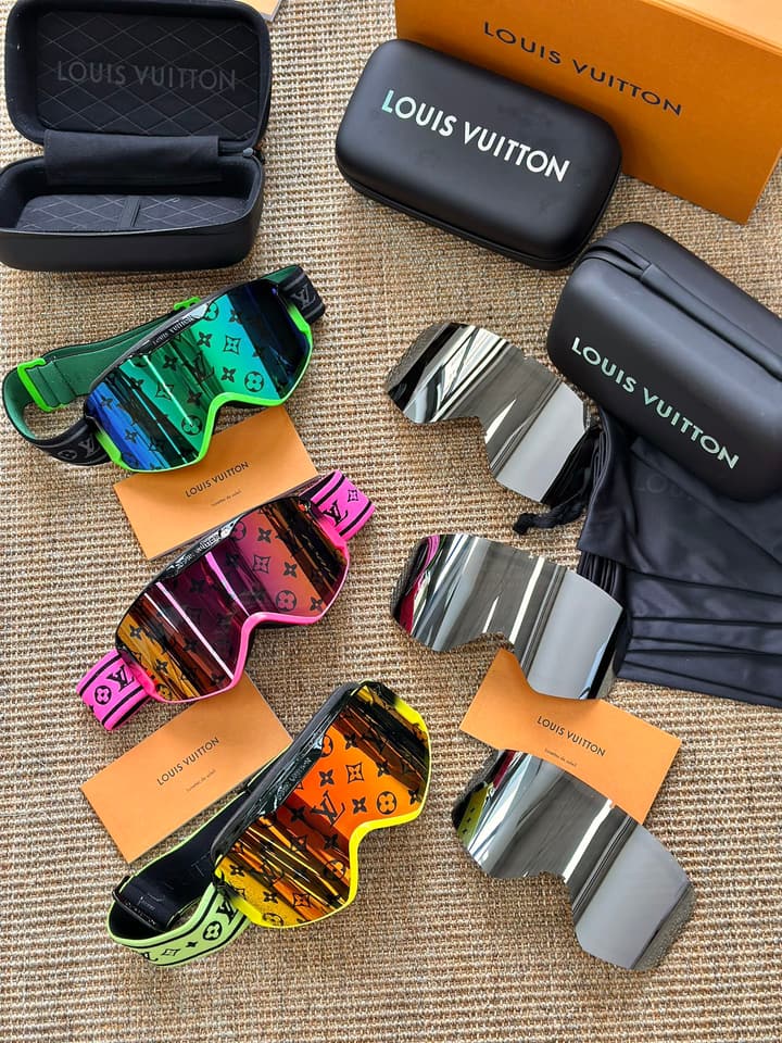 Louis Vuitton Gradient Magnetic Ski Goggles in Blue Green Mirror Lens, Black Strap