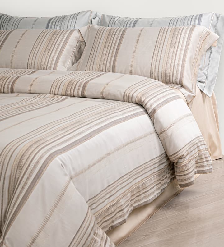 Hotel Grand Pima Cotton & Silk Jacquard Four-Piece Bedding Set in Cool Gray Jacquard