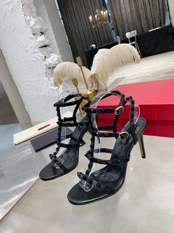 Valentino Rockstud Classic Block Heel Sandals – 6.5cm in Nude
