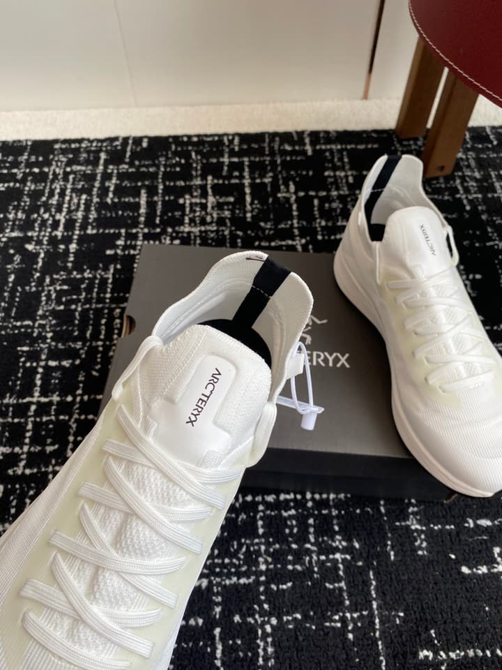 Arc'teryx Konseal Lt Hiking Shoes in All White
