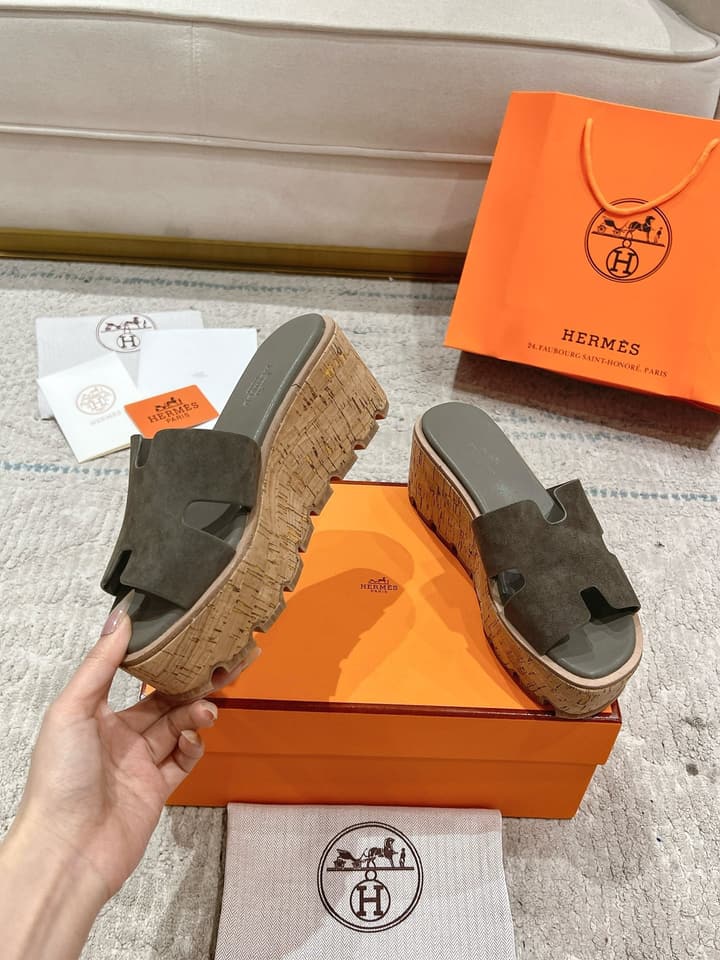 Hermès 2024 Spring/Summer Wedge Sandals – 2024 Spring/Summer Collection in White Leather