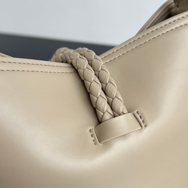 Bottega Veneta Liberta Bucket Bag – 25SS in Black