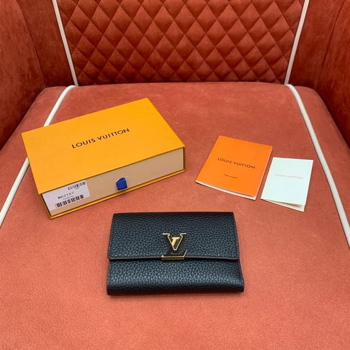 Louis Vuitton Capucines Short Wallet