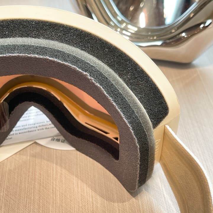 Chloé Ski Goggles in Beige Frame Red Logo Strap