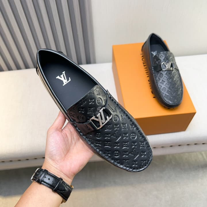 Louis Vuitton Pebbled Leather Driving Shoes in Black Textured Leather