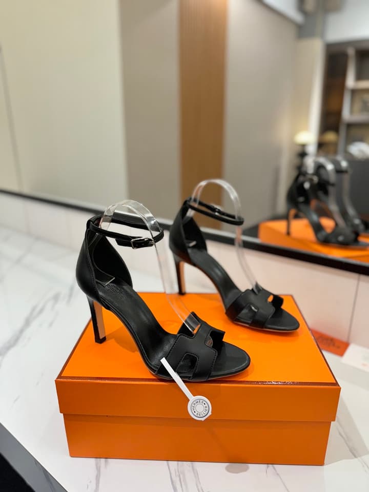 Hermès Classic Smooth Cowhide Pumps – 9cm in Caramel Brown