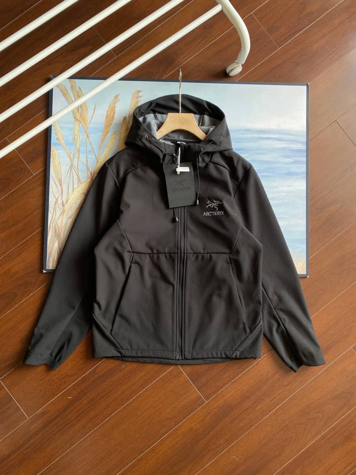 Arc'teryx Isogon Hooded Softshell Jacket in Military Green