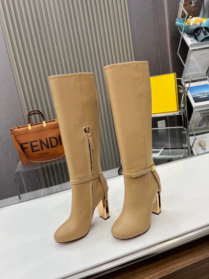 Fendi Delfina Runway Round Toe Boots in Black Leather Boots