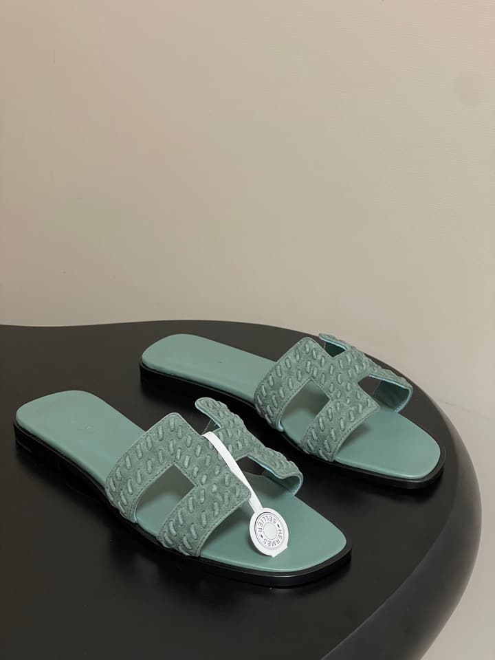Hermès Oran Woven Suede Sandals – 2025 Collection in Black Leather