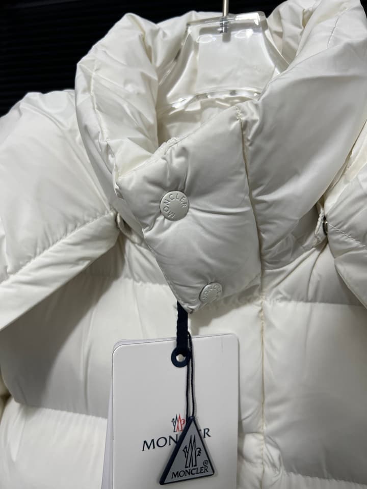 Moncler Vezere Short Puffer Jacket in White