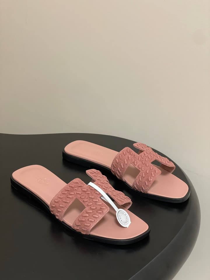 Hermès Oran Woven Suede Sandals – 2025 Collection in Black Leather