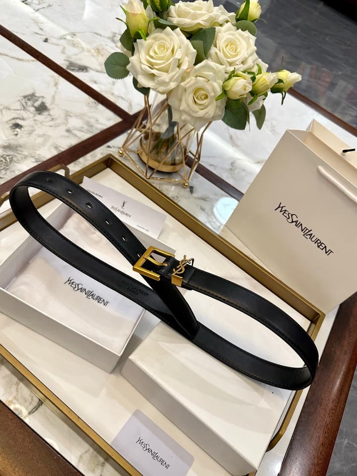 Saint Laurent Classic Leather Belt – 2.5cm in Black Leather With Gold Buckle