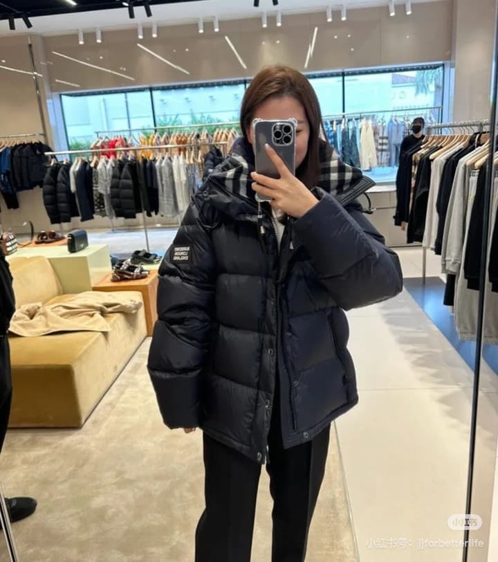 Burberry Detachable Hood Puffer Jacket – SS23 in Black Down Jacket (full Sleeve)