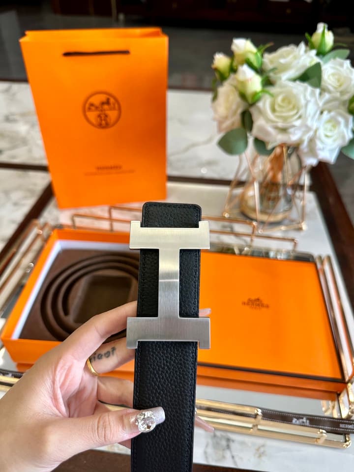 Hermès Textured Leather H Buckle Belt in Black Textured Leather With Silver H Buckle