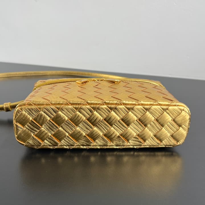 Bottega Veneta Vanity Case Shoulder Bag – Christmas Limited Edition in Metallic Gold
