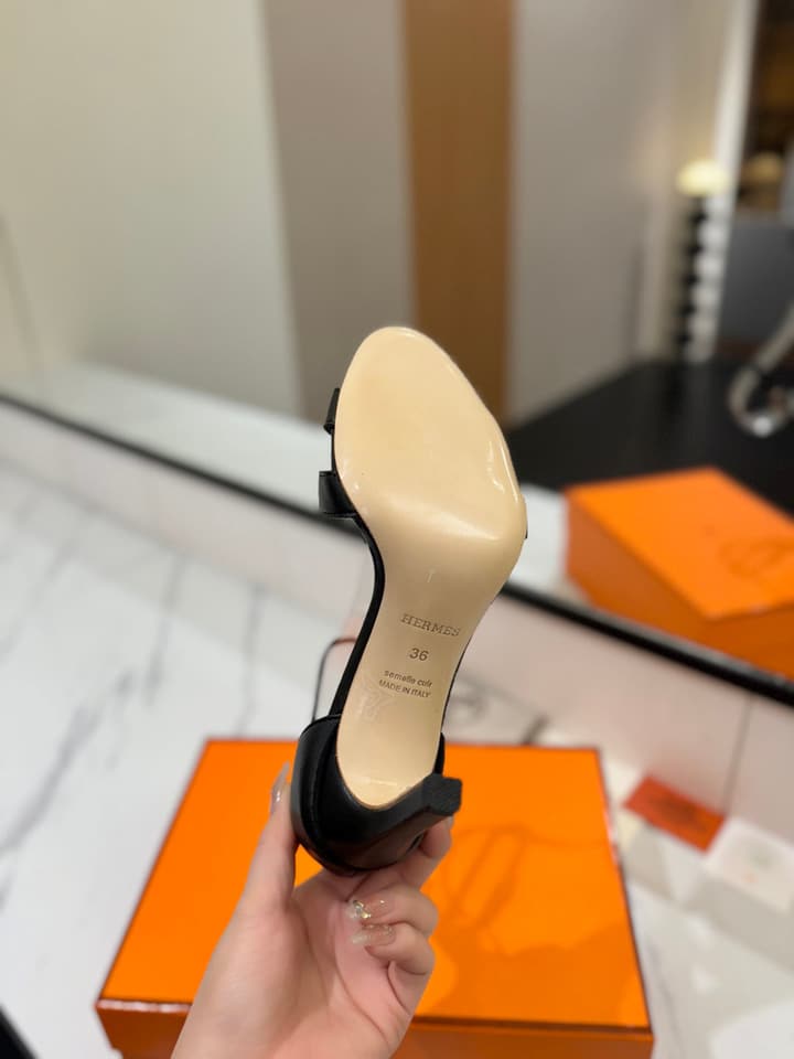 Hermès Classic Smooth Cowhide Pumps – 9cm in Caramel Brown