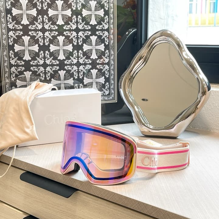 Chloé Ski Goggles in Beige Frame Red Logo Strap
