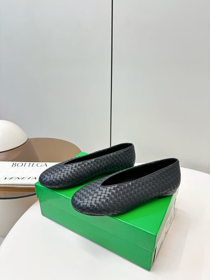 Bottega Veneta 2025 Woven Flat Shoes in Dark Brown