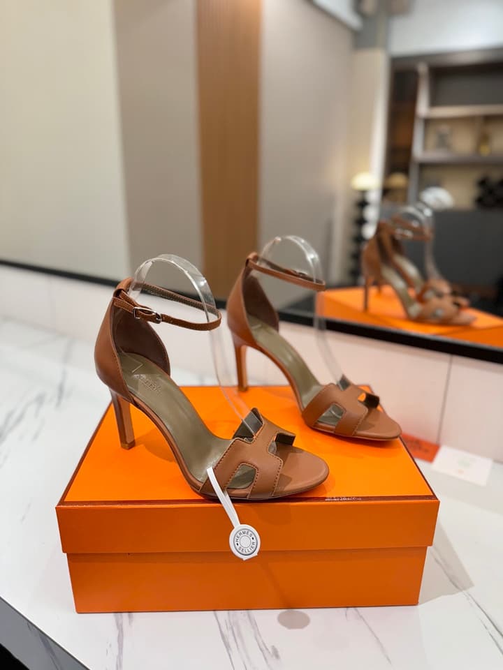 Hermès Classic Smooth Cowhide Pumps – 9cm in Caramel Brown