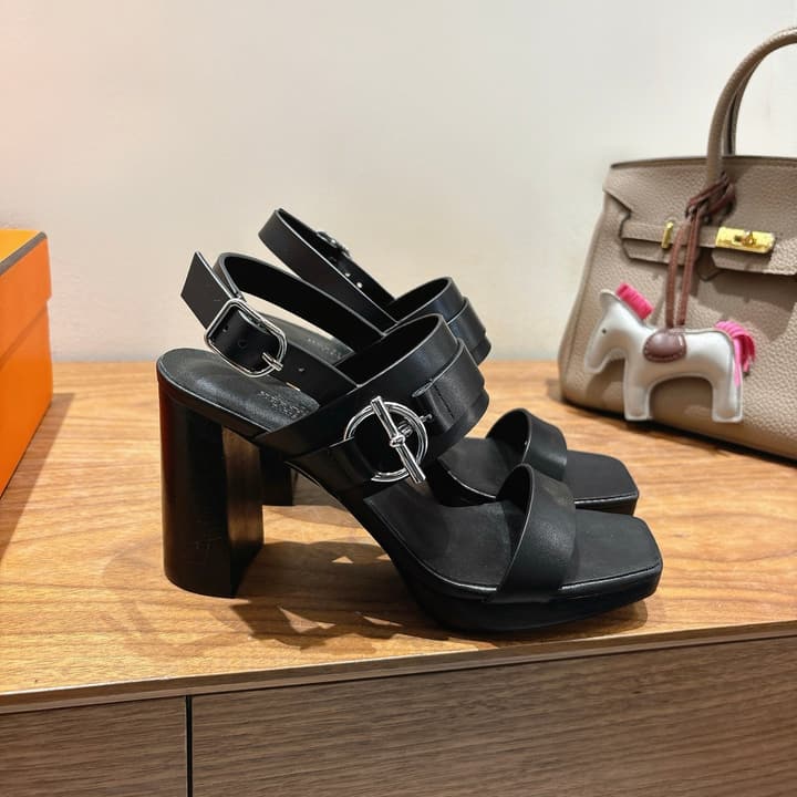 Hermes Color Block Flat Sandals – 2025 New Collection in Black