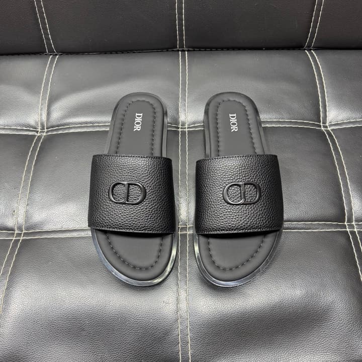 Dior Men's Pebbled Leather and Suede Slides – Spring/Summer Collection 2025 in Black Pebbled Leather Cross Strap