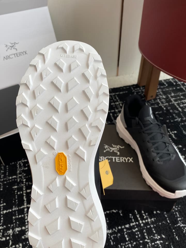 Arc'teryx Norvan VT Trail Running Shoes in Black With White Sole