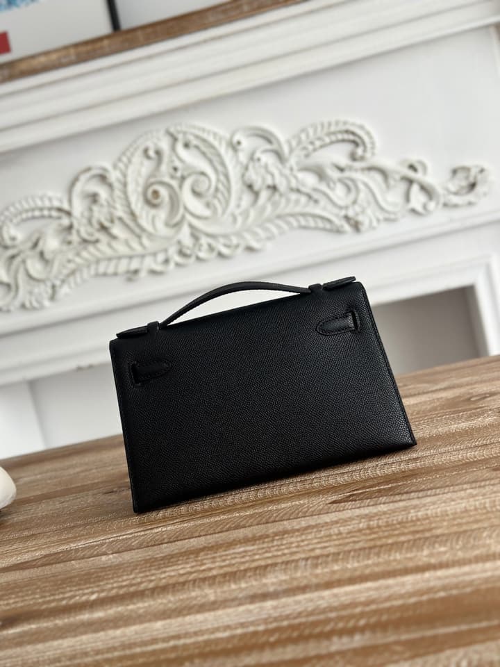 Hermès Kelly Mini Handbag in Black Gold Hardware
