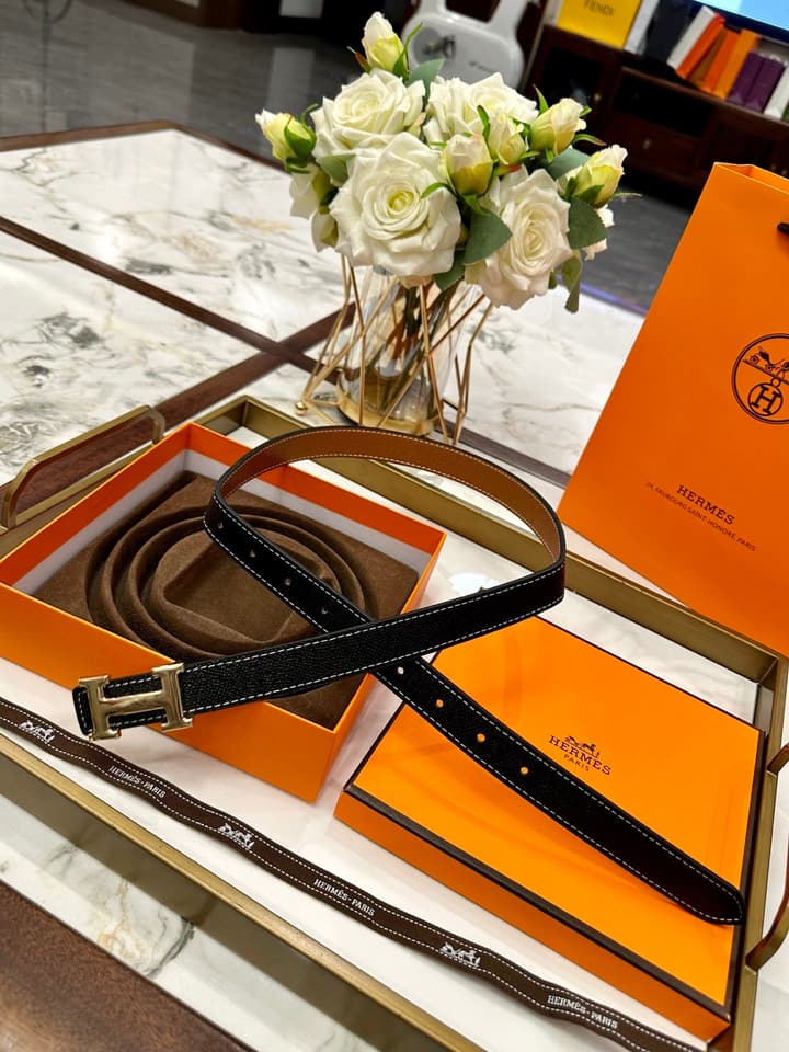 Hermès Classic Leather Belt – 2.5cm in Tan Textured With Polished Gold Buckle