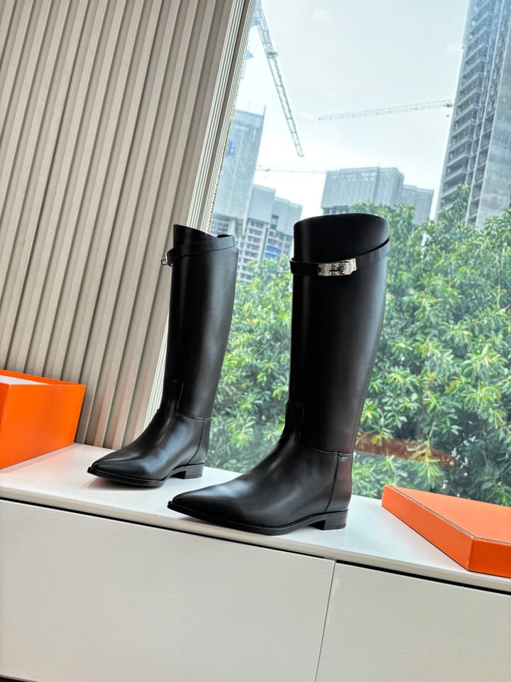 Hermès Classic Knee-High Boots – 2025 Autumn/Winter Collection in Two-tone Tan And Cream
