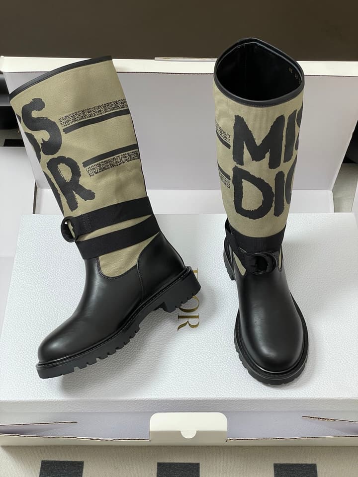 Dior D-Major Graffiti Mid-Tube Combat Boots – Autumn/Winter Collection in Black With White Graffiti