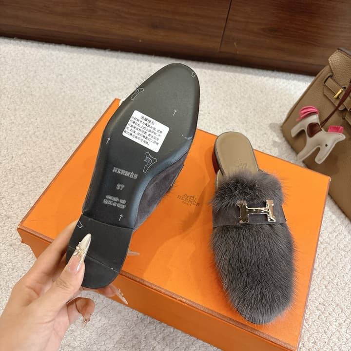 Hermès Mink Suede Loafers & Mules – Autumn/Winter Collection in Black Fur With Gold H