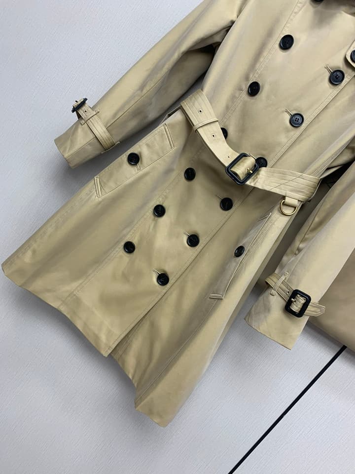 Burberry Sandringham Women's Trench Coat in Navy
