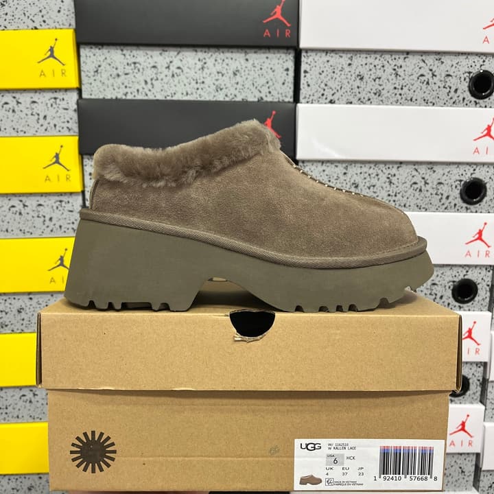 UGG Platform Low-Cut Snow Boots in Black Suede Slip-on