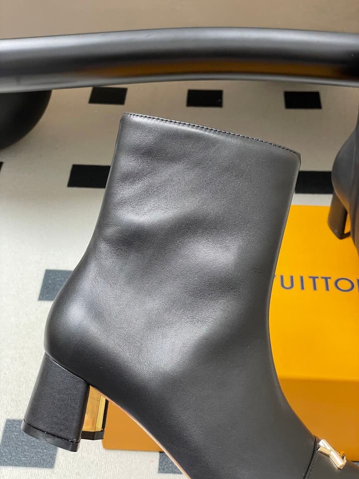Louis Vuitton LV Swing Metal Heel Ankle Boots – 25SS Autumn/Winter Collection in Black