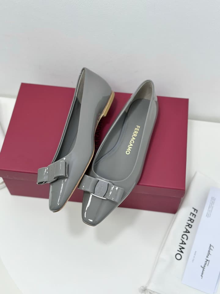 Ferragamo Vara Patent Leather Square Toe Pumps in Black Patent Leather (1cm Heel)