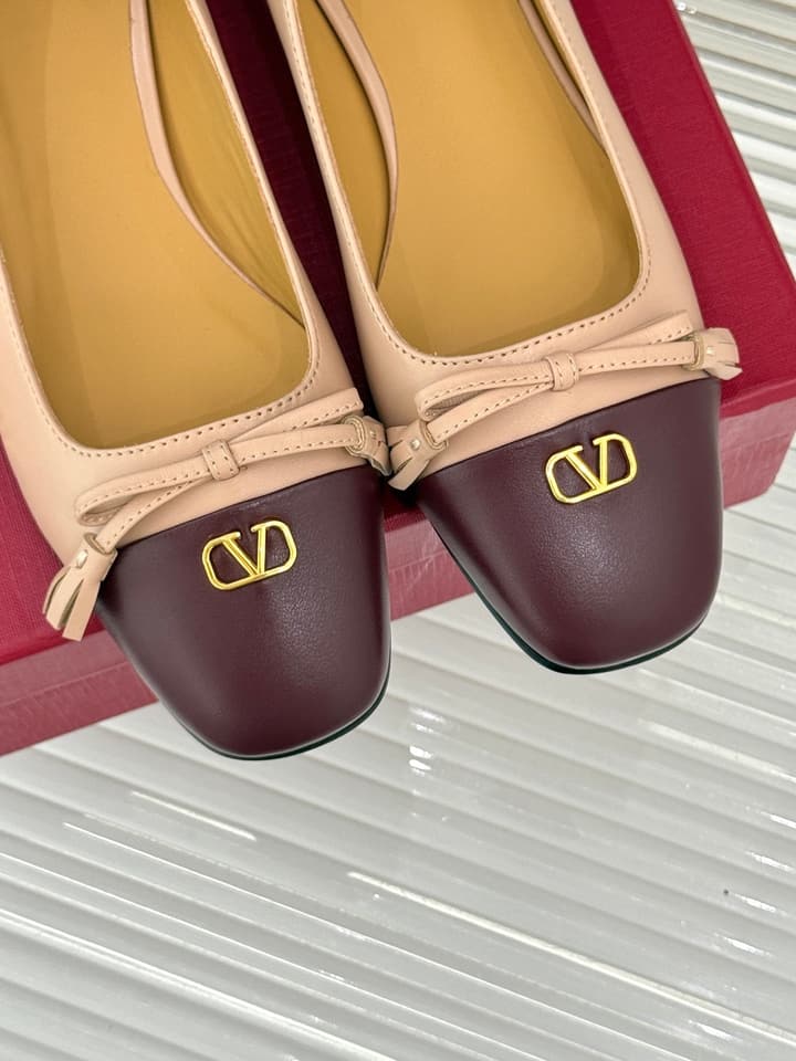 Valentino VLogo Metal Buckle Ballet Flats – 25FW in Charcoal