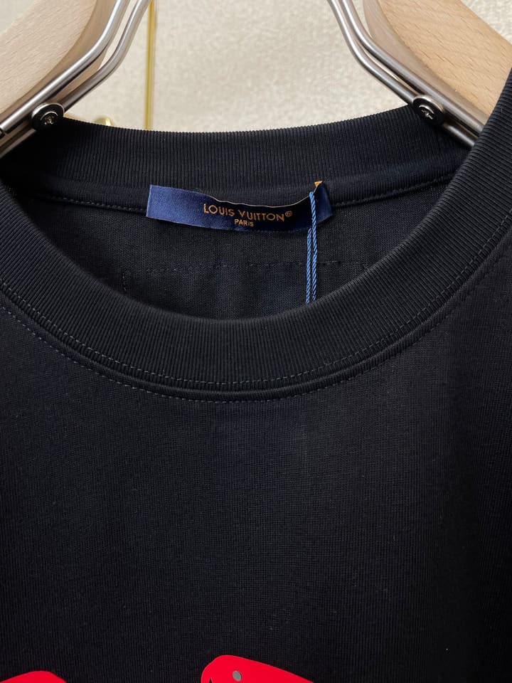 Louis Vuitton Men's Casual Short-Sleeve T-Shirt in Black